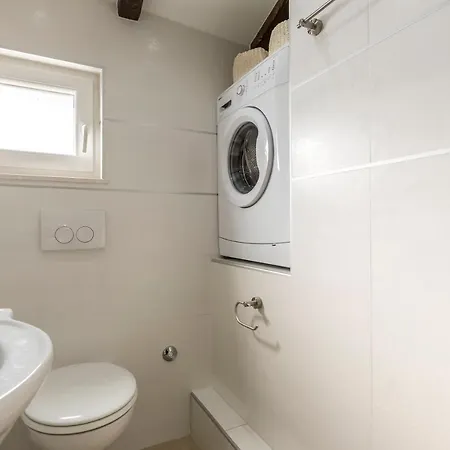 Tomadi アパート スプリト