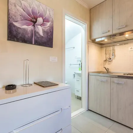 Tomadi アパート *