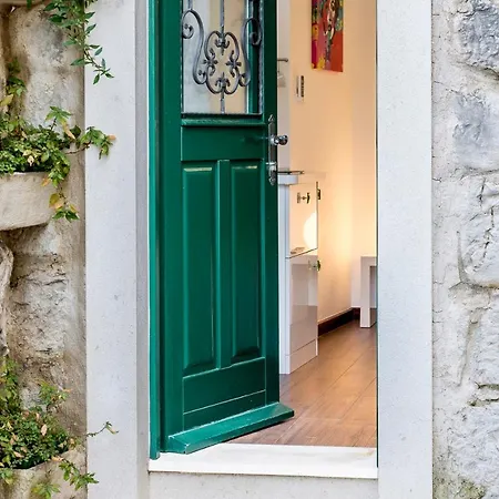 Apartment Tomadi