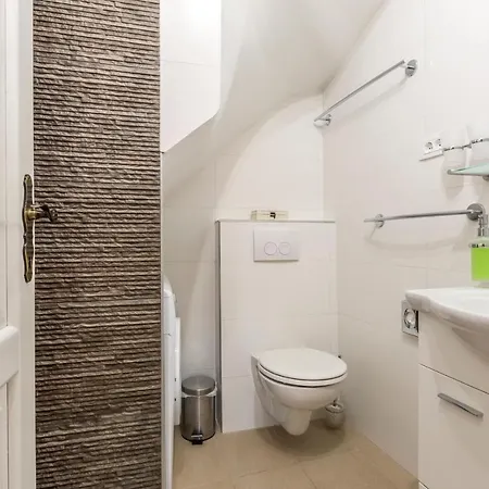 Tomadi Apartment *