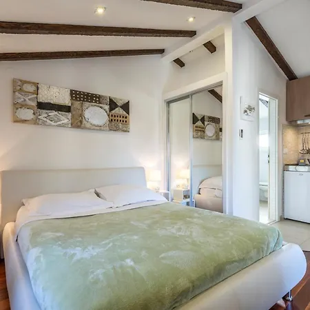 Tomadi Apartment *