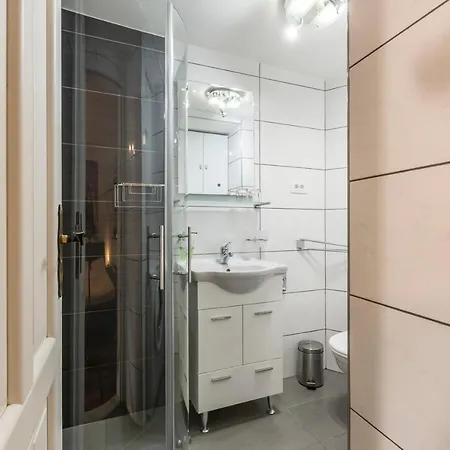Tomadi Apartment *