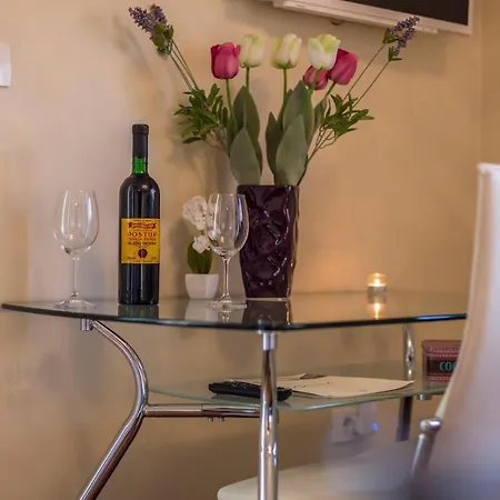 Tomadi Apartment