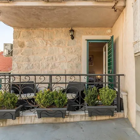 Tomadi Apartment
