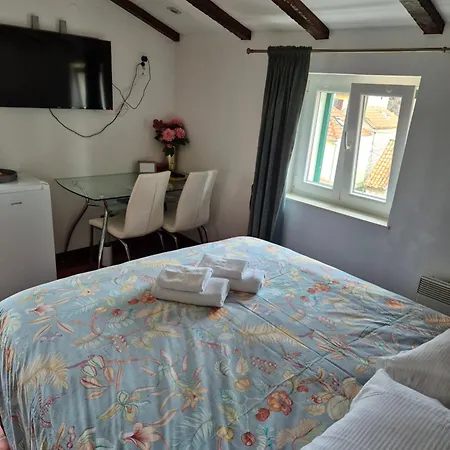 Tomadi Apartment